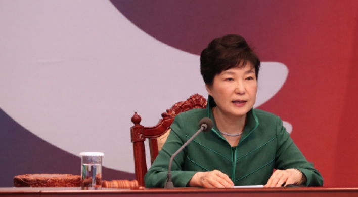 Park's meeting with lawmakers unrelated to Saenuri leadership race