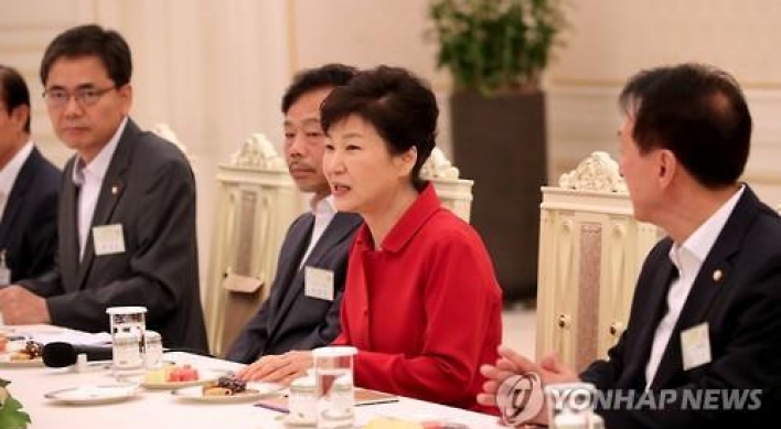 Park to meet ruling party lawmakers for talks over THAAD