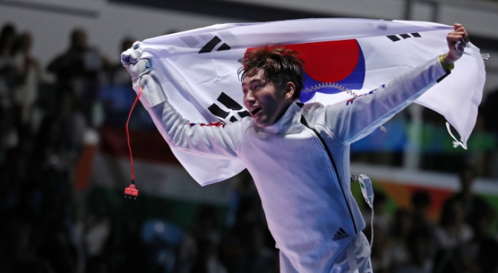 South Korean Park Sang-young wins gold in epee fencing