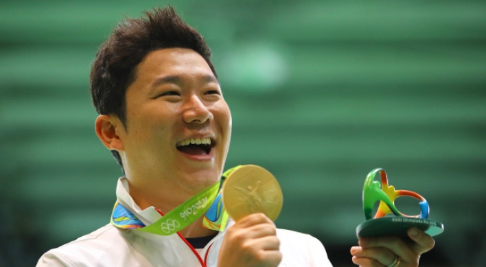 Korea's Jin Jong-oh wins gold in men's 50m pistol shooting