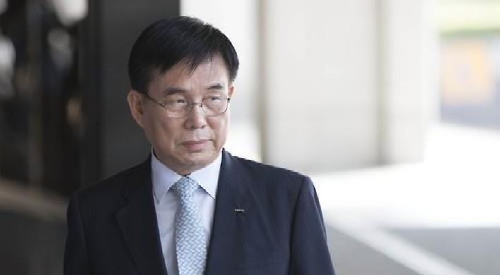 Lotte Chemical chief summoned over tax corruption