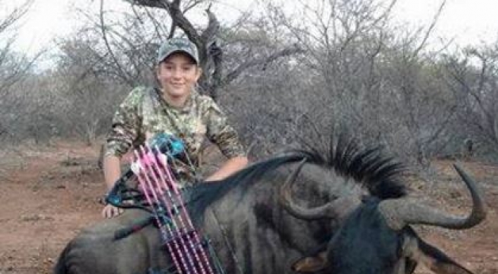 美 12세 소녀 사냥 사진, 동물 학대 논란
