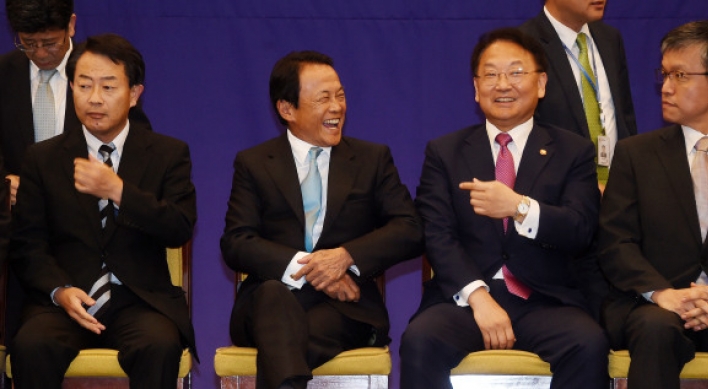 Korea, Japan to begin talks on new currency swap