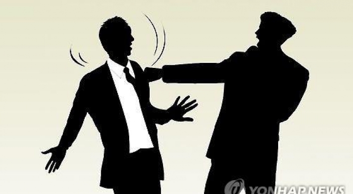 '감히 말대꾸해?' 부하 직원 때리고 머리채 잡은 회사원