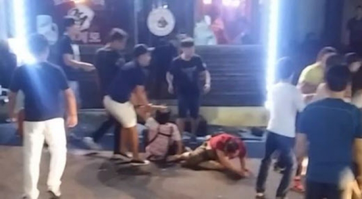 8 Chinese tourists arrested for assaulting Korean restaurant owner