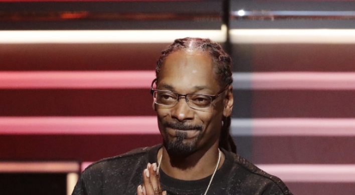 Snoop Dogg honored in politically charged BET Hip-Hop Awards