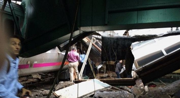 1 dead, over 100 hurt in train crash at New Jersey station