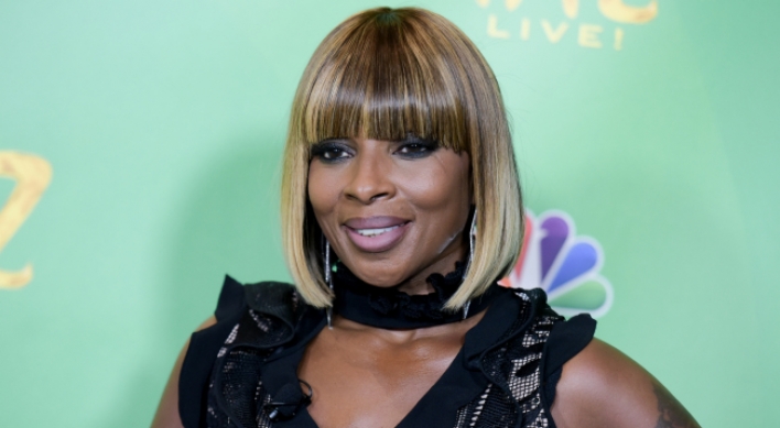 Mary J. Blige explains why she sang to Clinton during talk