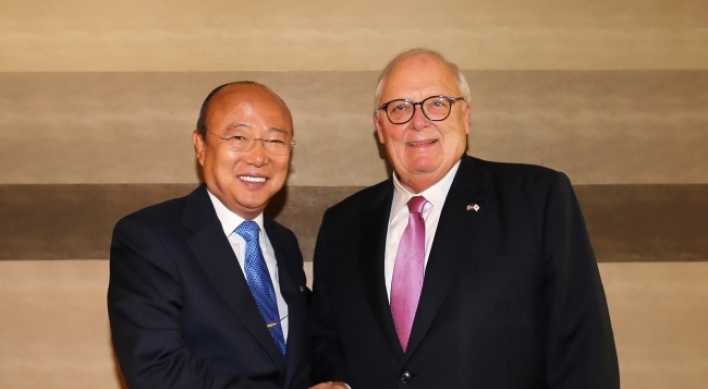 Hanwha chairman meets former Heritage Foundation chief