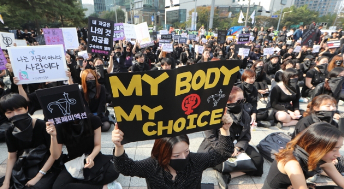 [From the scene] Hundreds take to streets against tougher punishment for abortion