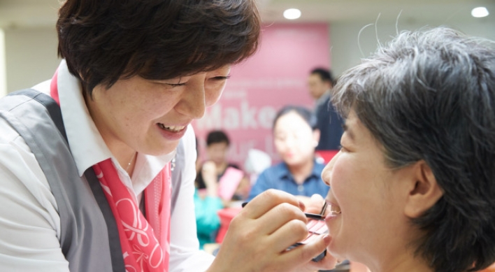 AmorePacific shares beauty tips with cancer patients