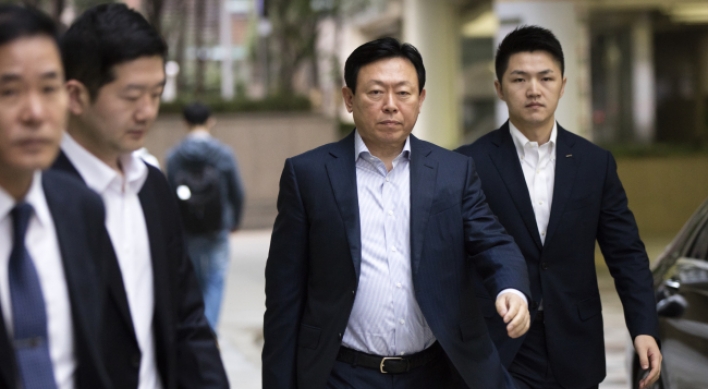 Prosecutors indict five Lotte family members