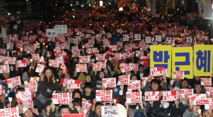 [From the scene] Angry protesters demand Park step down