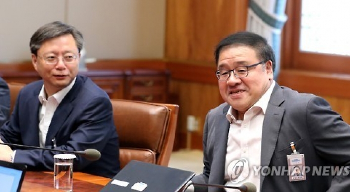 Park carries out reshuffle of key secretaries amid scandal