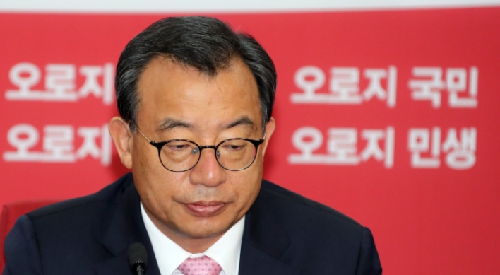 Saenuri head vows to step down in 'near future' but not immediately