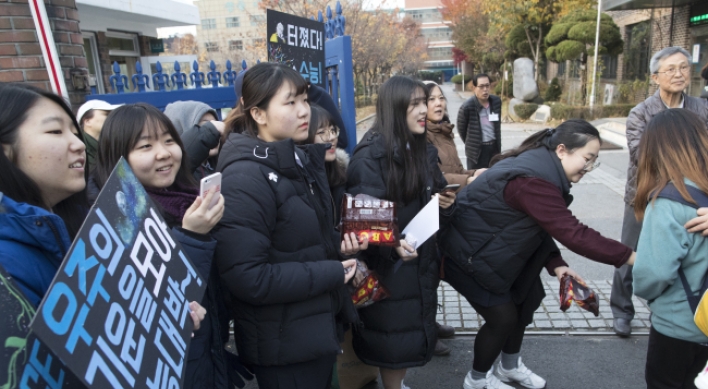 606,000 students take college entrance exam