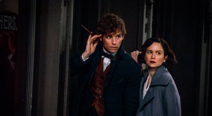 'Fantastic Beasts' takes top spot at box office