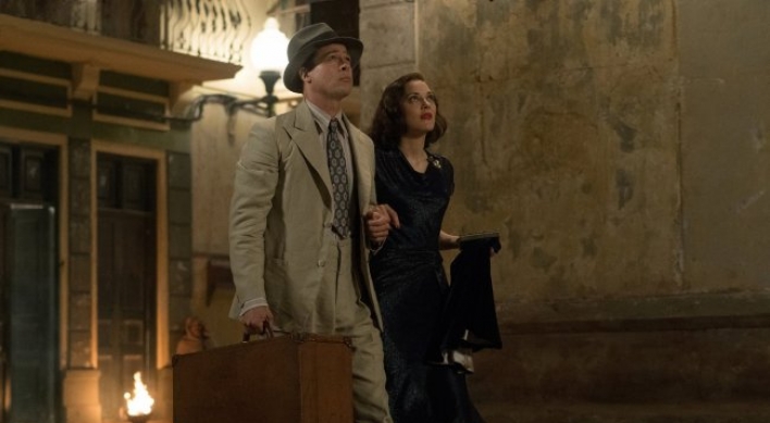 Review: In 'Allied,' with Brad Pitt, love in the fog of war