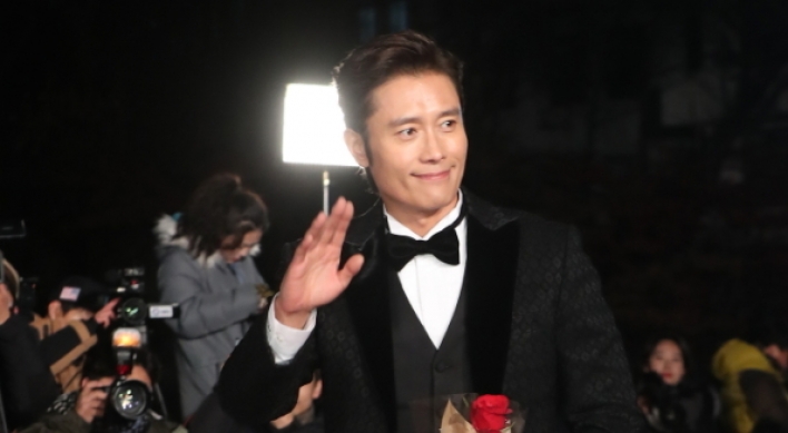 Lee Byung-hun wins best actor at Blue Dragon Film Awards