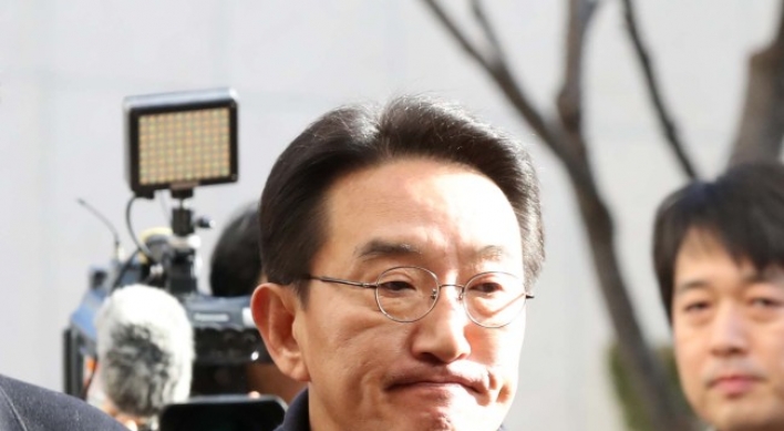 Ex-Park aide attempts suicide amid probe