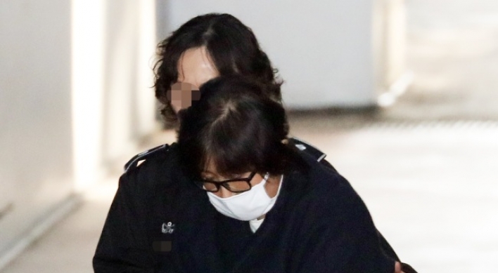 Choi Soon-sil refuses to testify before lawmakers