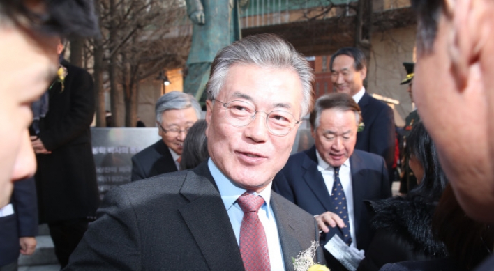 Moon’s assertive stance unnerves centrist politicians