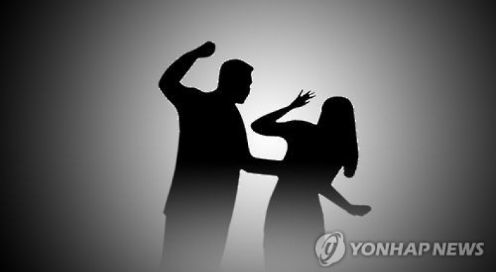 길가던 20대女 폭행 체육 교사 