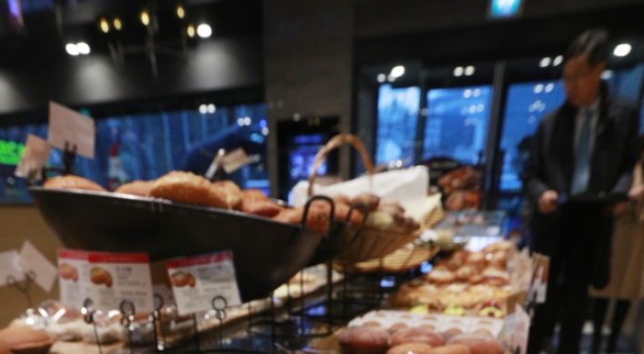 [Photo news] Bakery hit by bird flu
