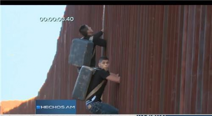 트럼프 “멕시코장벽, 기다릴 여유 없다”