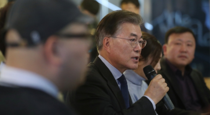 Moon leads Ban in opinion poll