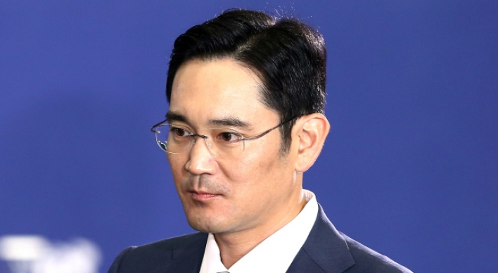 Arrest warrant sought for Samsung heir over bribery charges