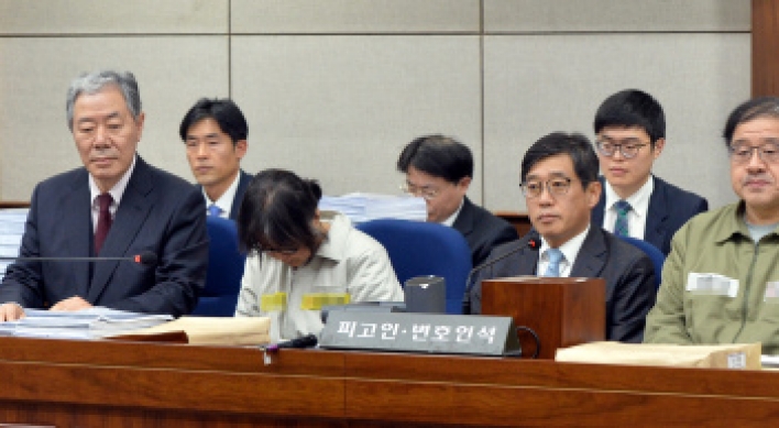 Park aide admits to leaking secrets to Choi