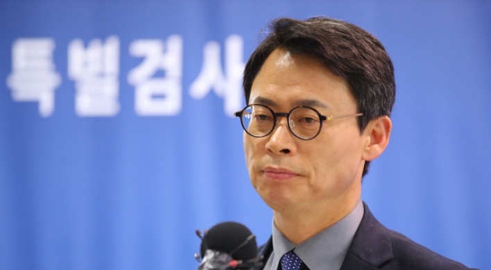 Special counsel summons Choi in probe of bribery linked topresident, Samsung chief