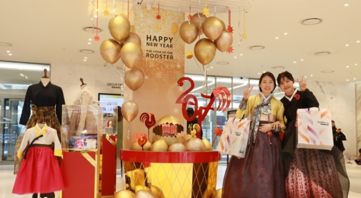 [Photo News] Chinese shoppers at Galleria Duty Free 63