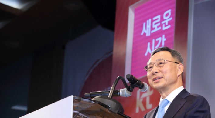 KT CEO Hwang reappointed, faces governance challenges