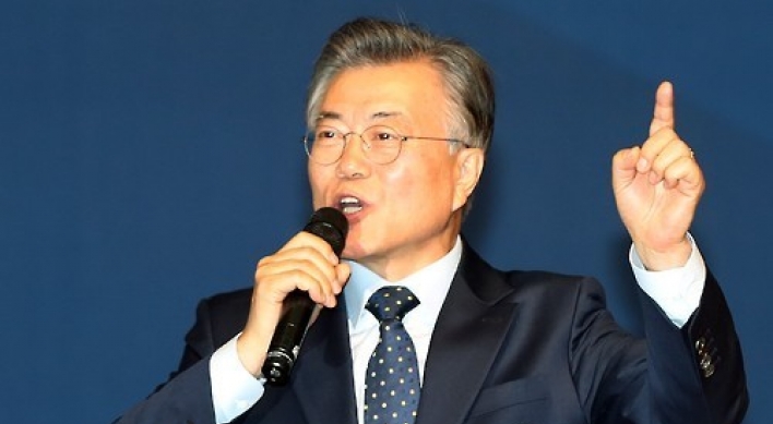 Chungcheong governor, acting president narrow gaps with Moon in opinion poll