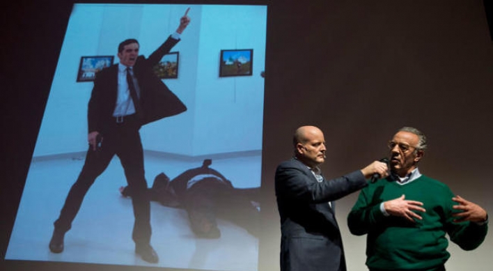 Image of Turkish assassin wins World Press Photo award