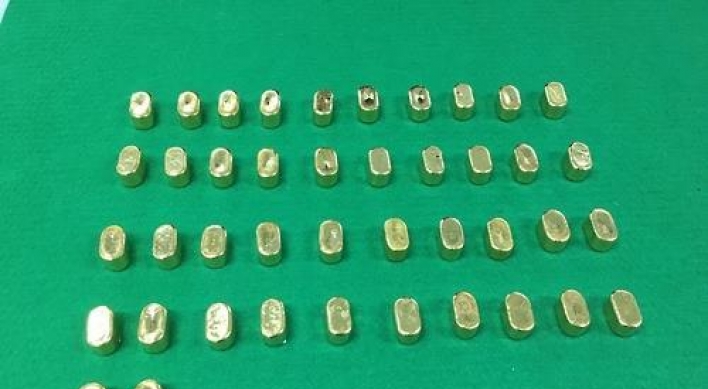 9 arrested for smuggling gold