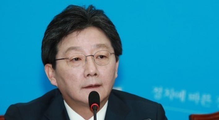 Bareun Party condemns Moon for joining weekly rally