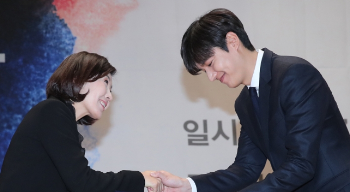 Lee Min-ho wins top award for boosting Korea’s brand