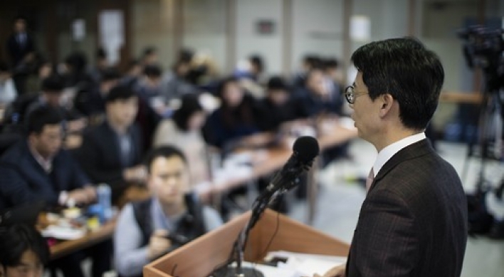 Special prosecutors to arrest presidential aide over scandal