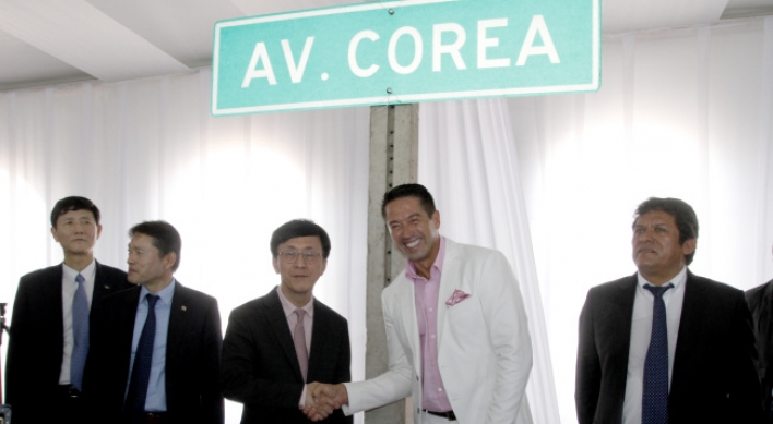 Bolivian suburb names central road after Korea