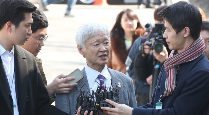 Park's lawyer says to accept impeachment ruling