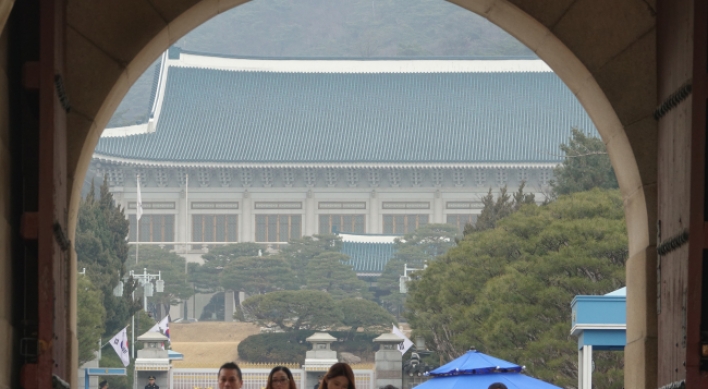 [속보] 55시간여 만에 靑비운 박...