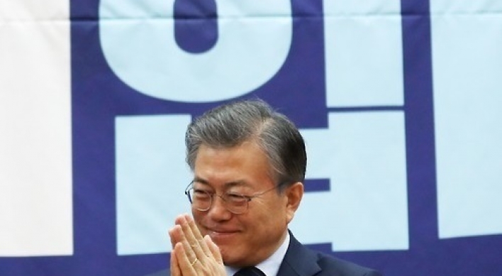 Moon claims Park insults Constitution by refusing to accept ruling