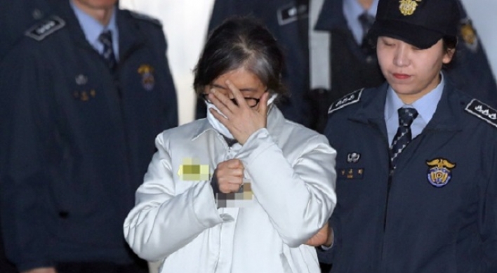 Choi Soon-sil apologizes to public