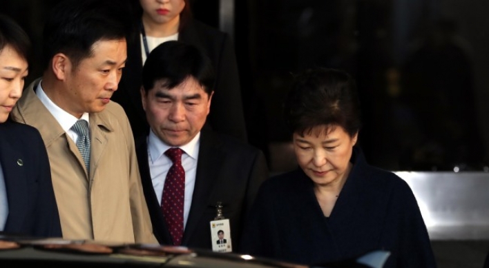 Ex-President Park heads back home after questioning over corruption scandal