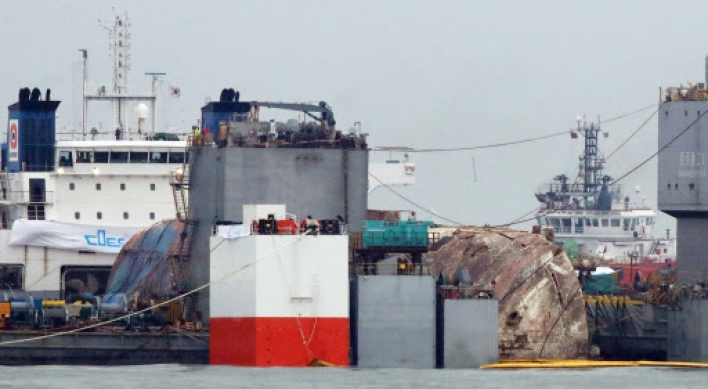 Sewol ferry safely placed on semisubmersible ship