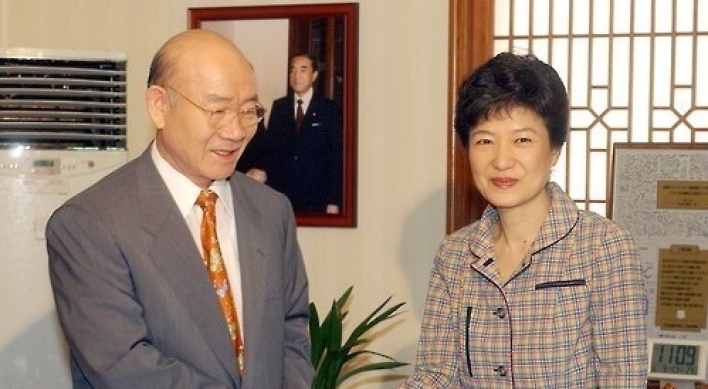 Ex-President Chun's memoirs shed new light on Park's ties with Choi family