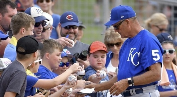 Hall of Famer George Brett to throw out ceremonial first pitch in Korea